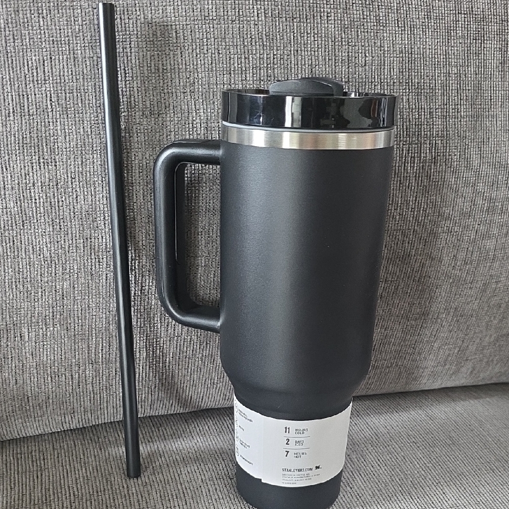 Stanley Matte Black On Black Quencher H2.0 Tumbler, 40oz., New In Box - Picture 9 of 11